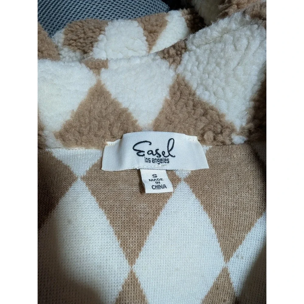 easel tan white